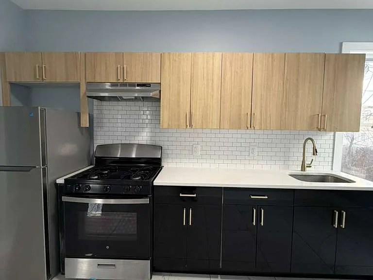 190 N Park St #4 — Photo 2