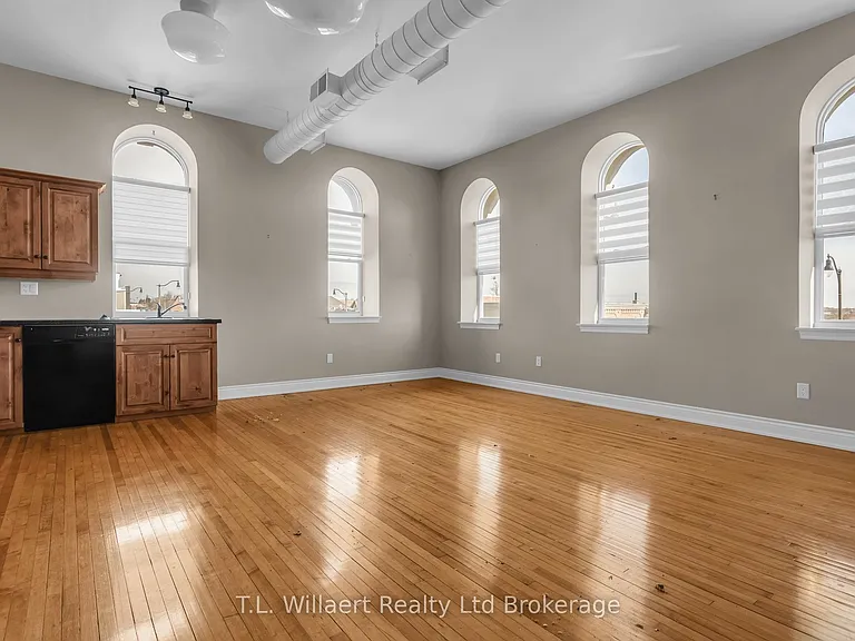 17 Brock St W #310 — Photo 4