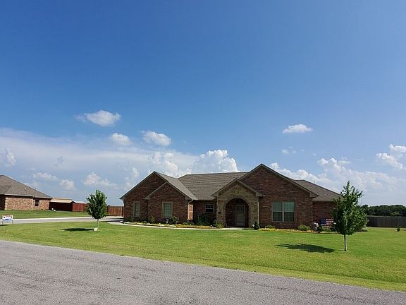 4th image of 377 NE Creekside Dr