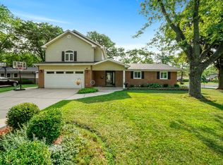 135 Weymouth Ln, Schaumburg, IL 60193