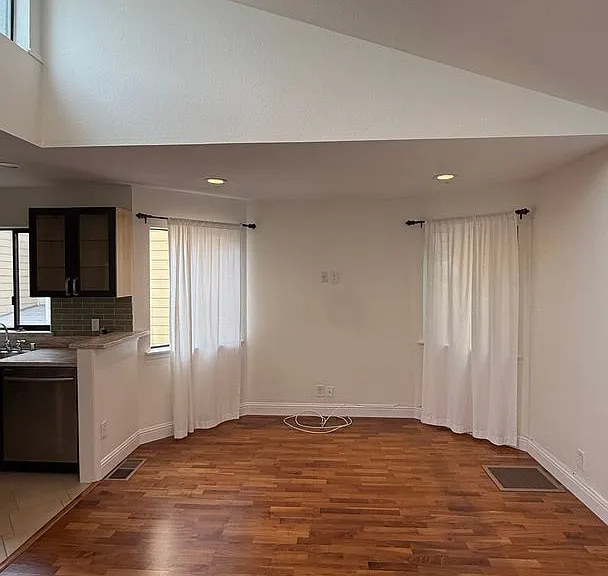 1415 Eddy St — Photo 5