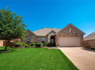 1012 Greenbriar Ct, Saginaw, TX 76179