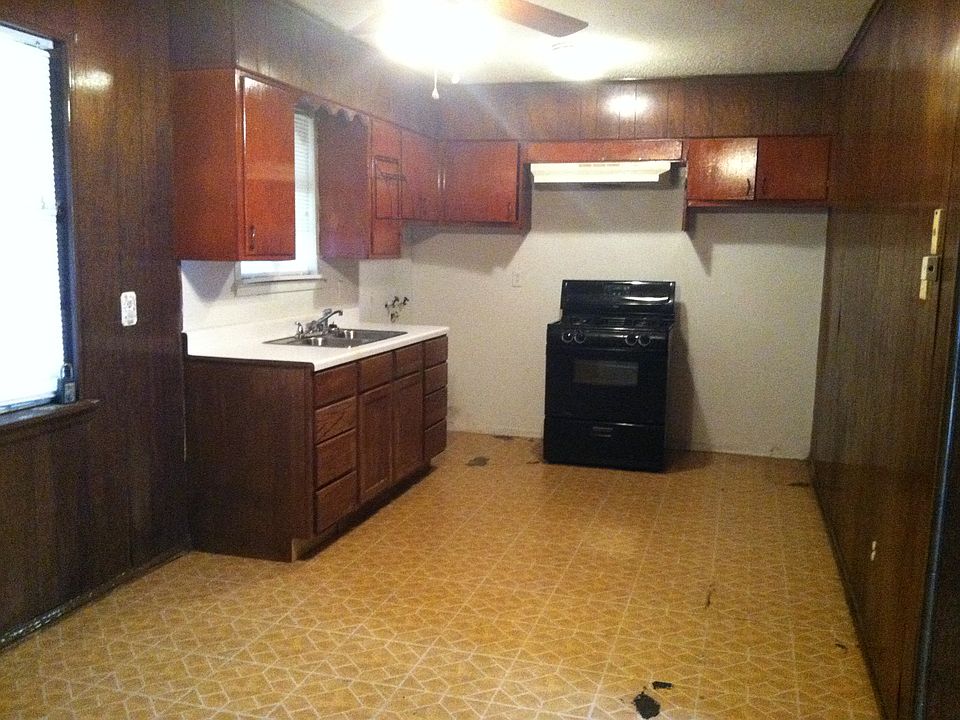2nd image of 2102 Utah Dr