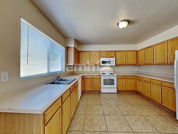 3rd image of 10406 W Orange Blossom Ln