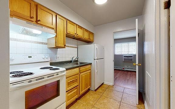 5th image of 1340 W Pratt Blvd APT 1D