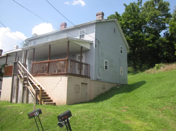 31 Circle Rd, Daisytown, PA 15427