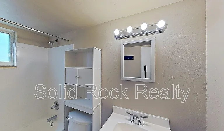 1411 S Corona Ave #5 — Photo 6