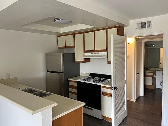 4th image of 1321 N Vista St #304