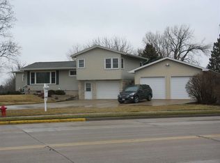 733 E Main St, Omro, WI 54963