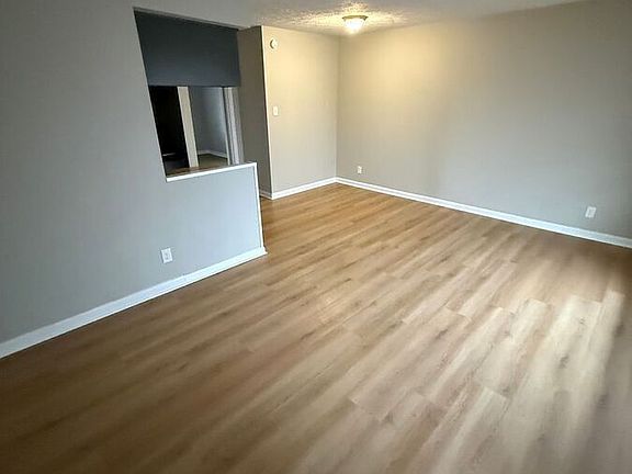 4th image of 2021 Cambridge Dr #43