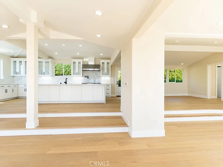 2850 Zell Dr — Photo 20