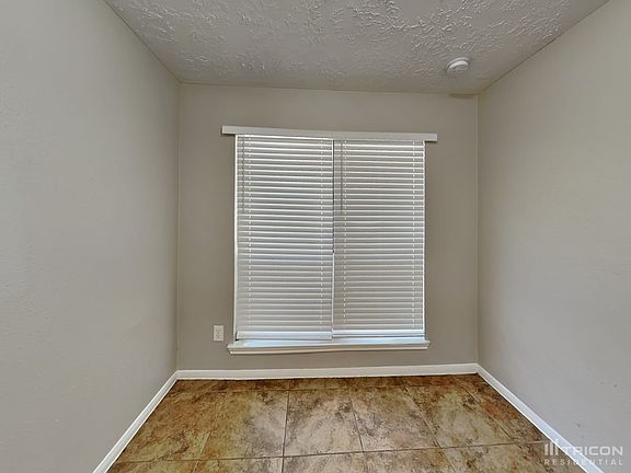3rd image of 7826 Gatehouse Dr