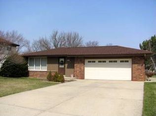 15340 W Linfield Ln, New Berlin, WI 53151
