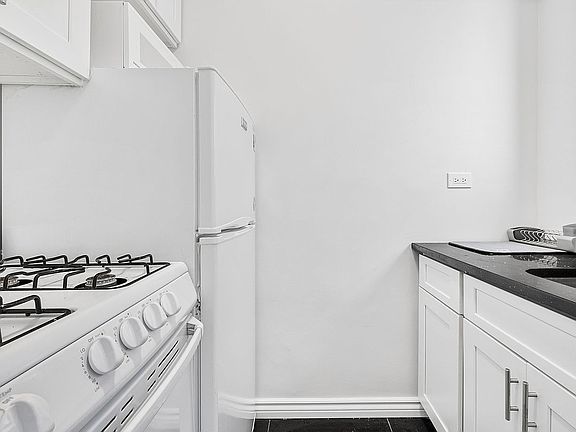5th image of 210 E 47th St APT 9A