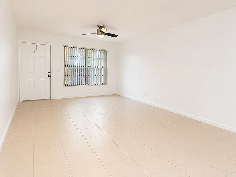 2361 Maple Ct — Photo 2