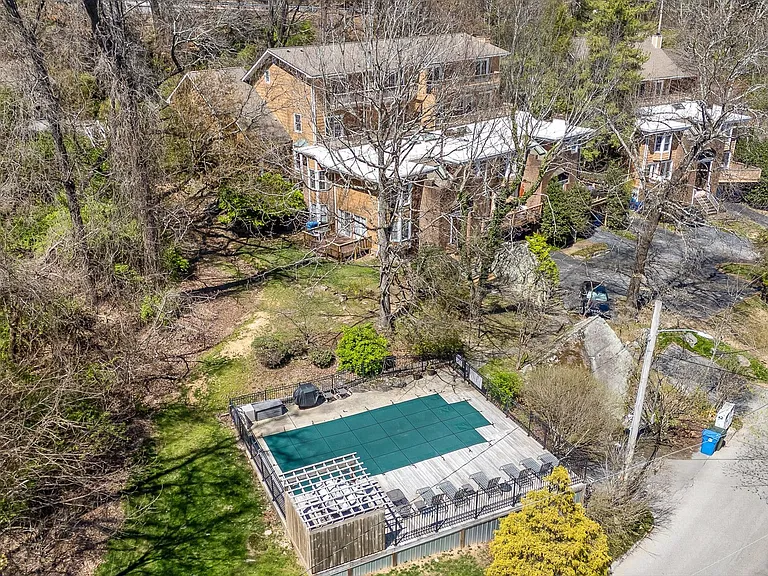 565 Winterview Ln — Photo 4