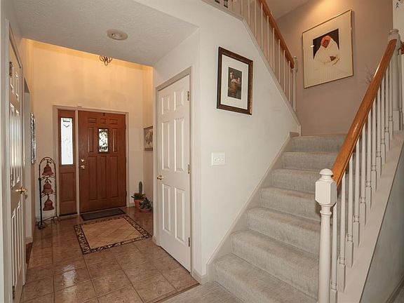 5th image of 124 Whispering Woods Ln