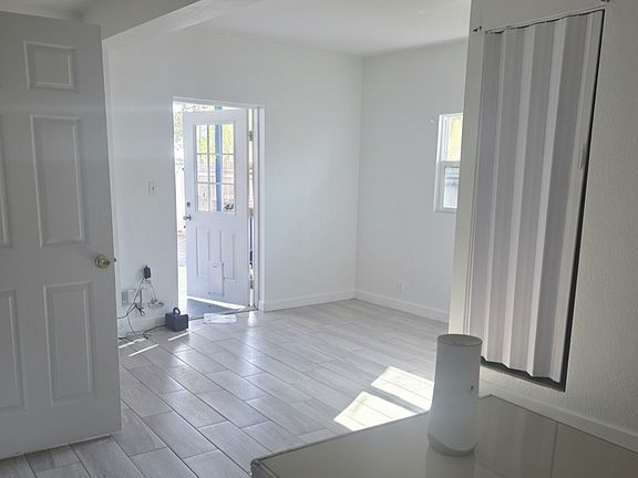 2nd image of 1013 Ohio Ave #3