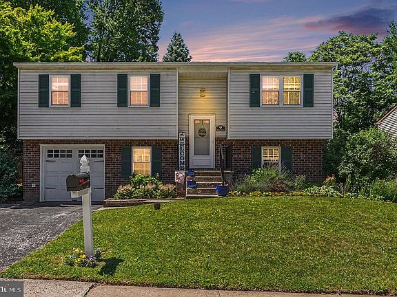 2nd image of 9 Dianna Dr