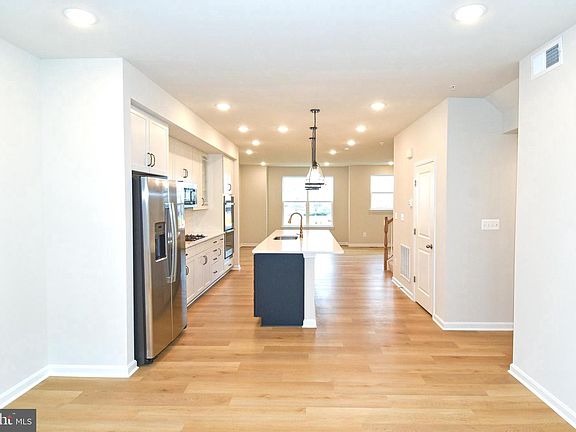 2nd image of 402 Matlock Ln
