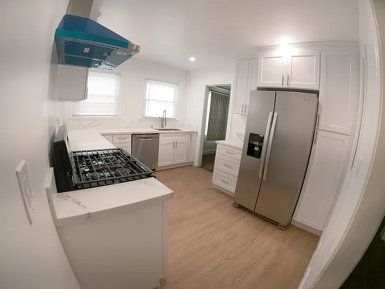140 S New Hampshire Ave — Photo 3