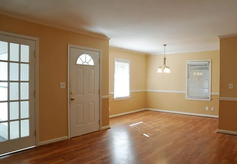 1278 Fairhill Ln NE — Photo 5