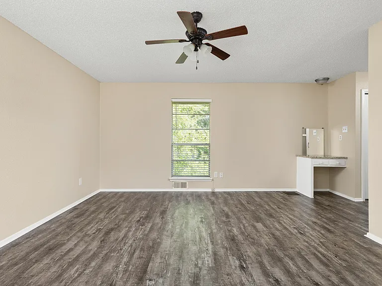 2413 La Casa Dr #B — Photo 11