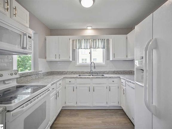 3rd image of 1808 Northlake Dr