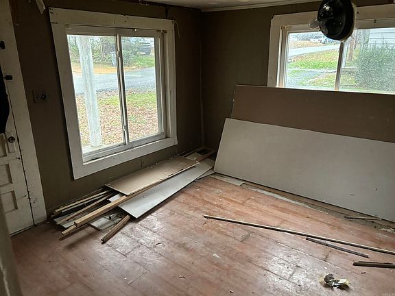 4th image of 1205 W Academy Ave