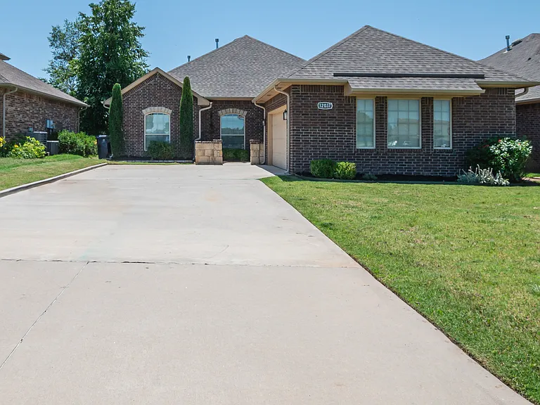 12037 Ashford Dr — Photo 3