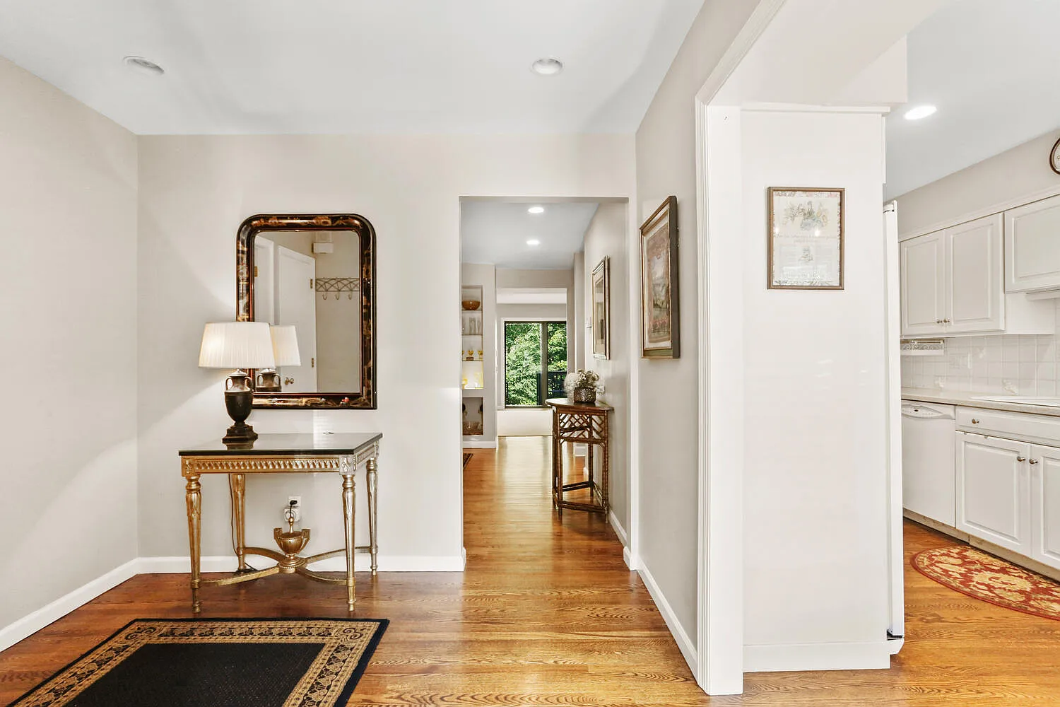 3 bed, 3.5 bath, 2368 sqft, $7,700 — Photo 3
