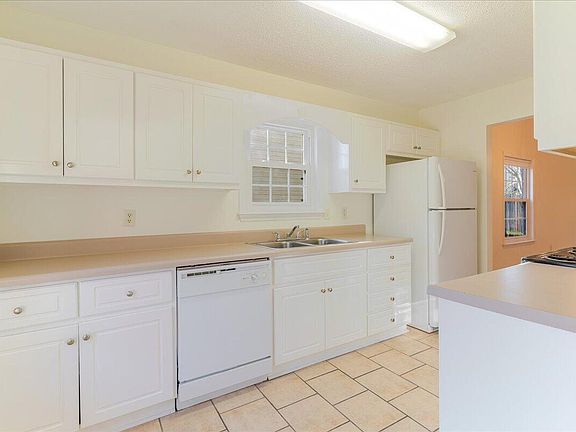 3rd image of 205 Sandy Run