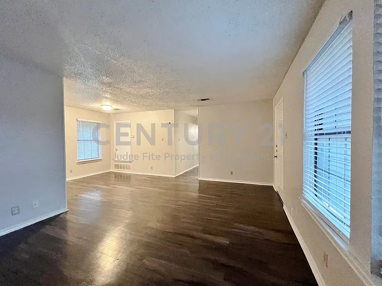 1108 N Elm St #10 — Photo 8