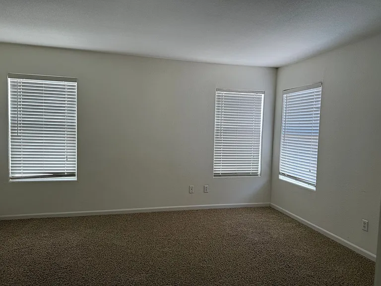 2931 Logansport Way — Photo 26