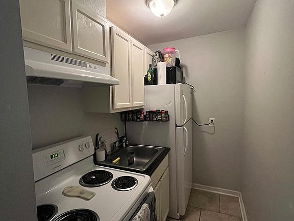 2nd image of 1410 Saint Andrew St #G