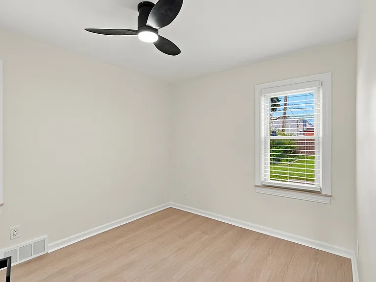 427 N Waverly St — Photo 23