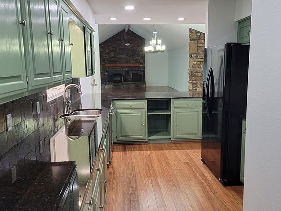 5th image of 16 Carroll Ln #7050