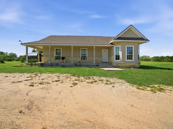 95 MOLLY DR, Lytle, TX 78052