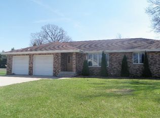 403 Robinson St, Earlville, IL 60518