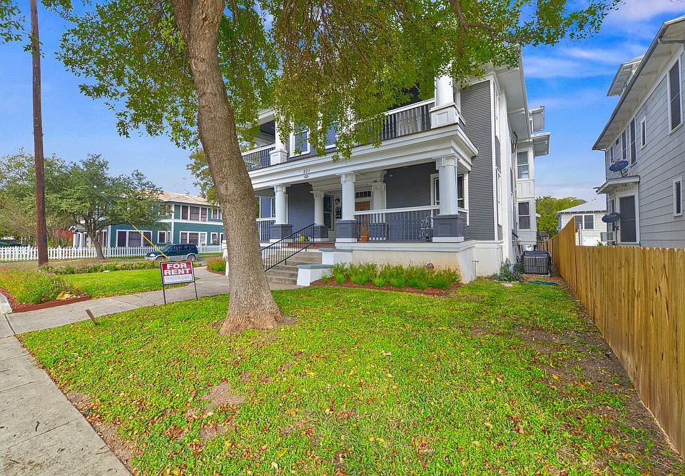 1st image of 201 E Courtland Pl #202