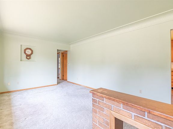 4th image of 1023 W 4th St
