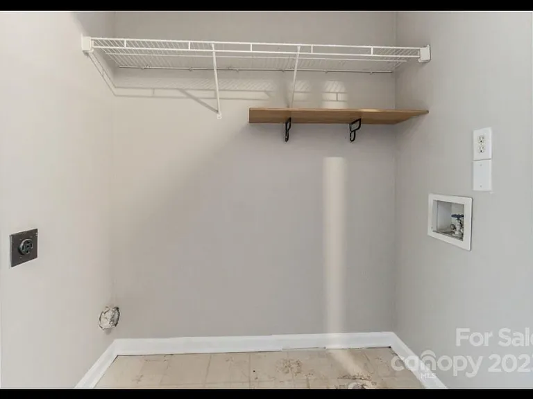 7811 Lennoxshire Ln — Photo 5