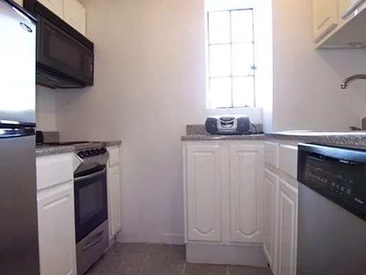 Rented by City Connections Realty | media 19