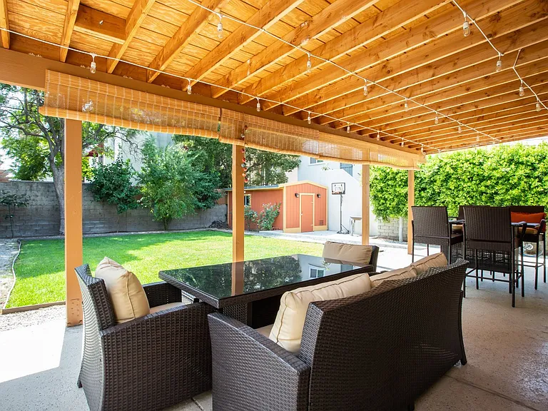 336 W Lexington Dr — Photo 24