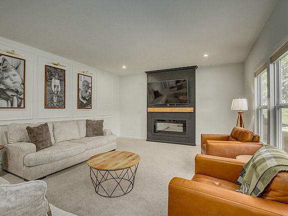 4th image of 1371 Meadowcrest Cir
