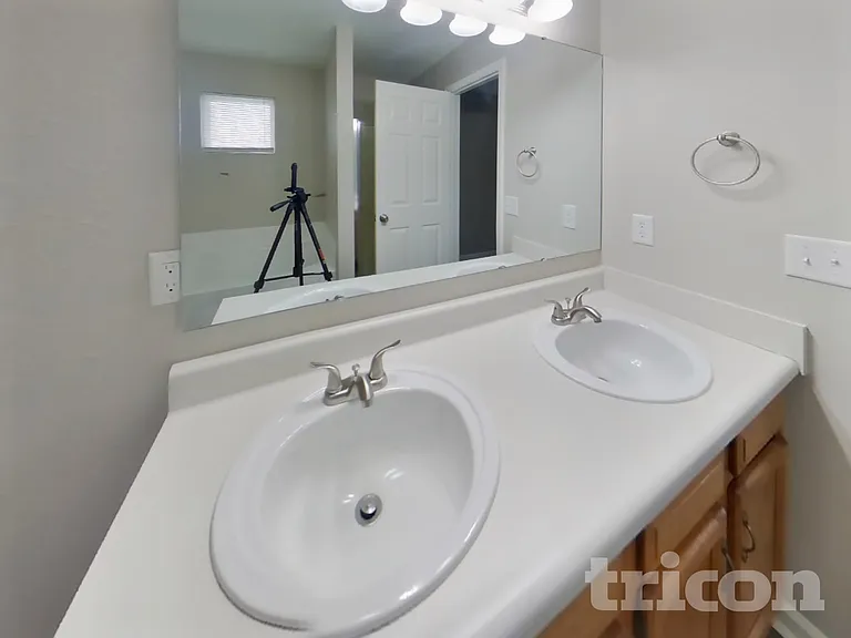 703 Sweet Creek Dr — Photo 8