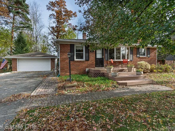 4181 Circle Blvd, West Bloomfield, MI 48323