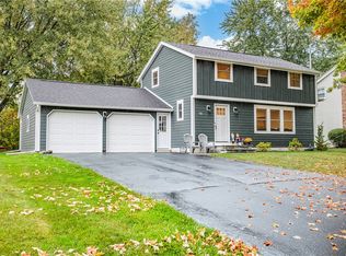 90 Hefner Dr, Webster, NY 14580