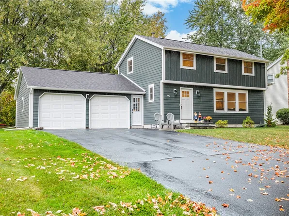 90 Hefner Dr, Webster, NY 14580