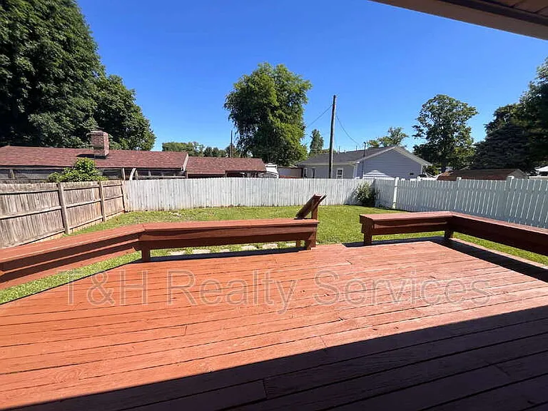 110 Pennsylvania Ct — Photo 5